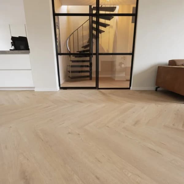 Floer Gaia Grijsbeige Walvisgraat Dryback sfeerfoto